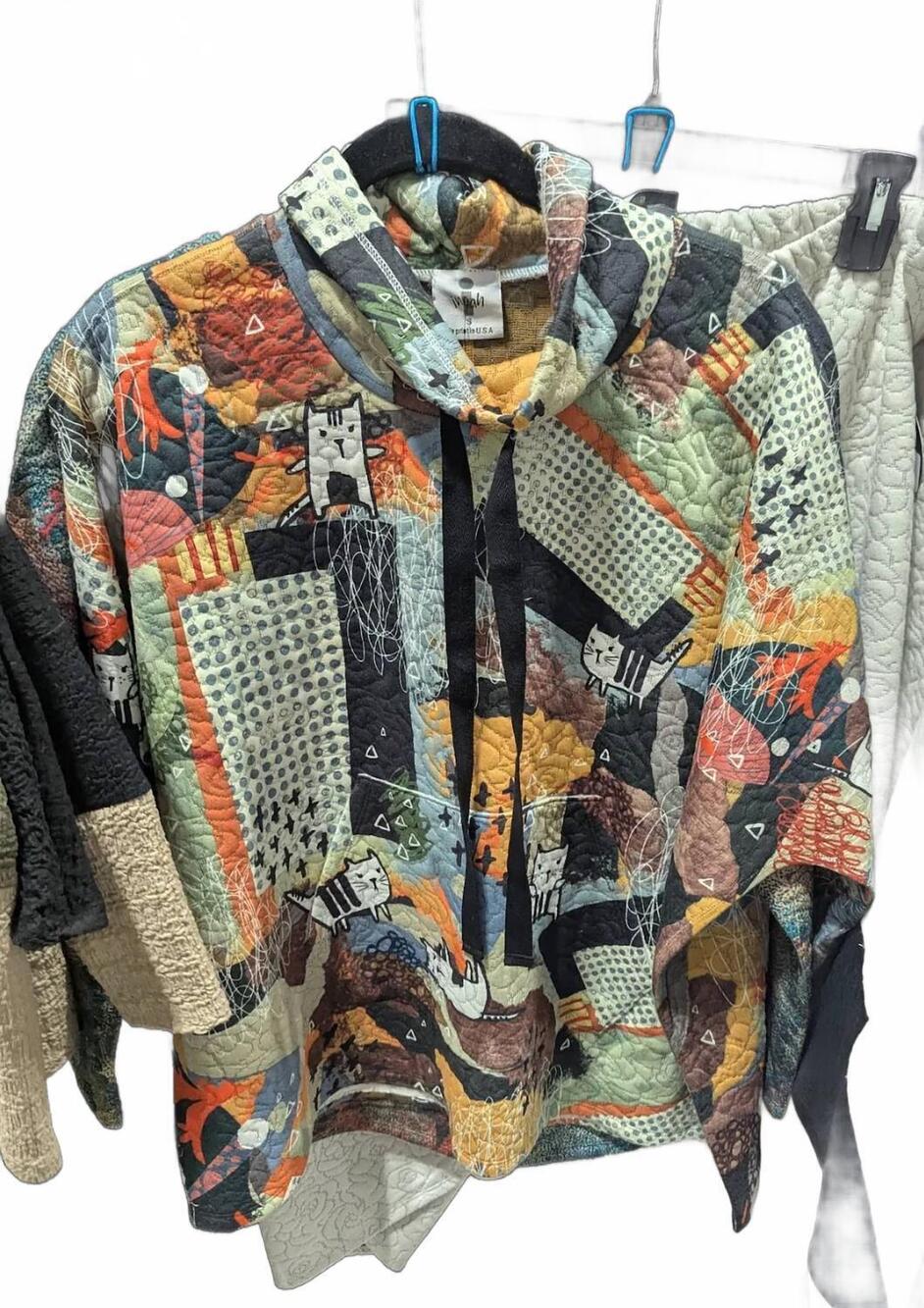 NEW INOAH women's cat-astic day pullover in cat multi